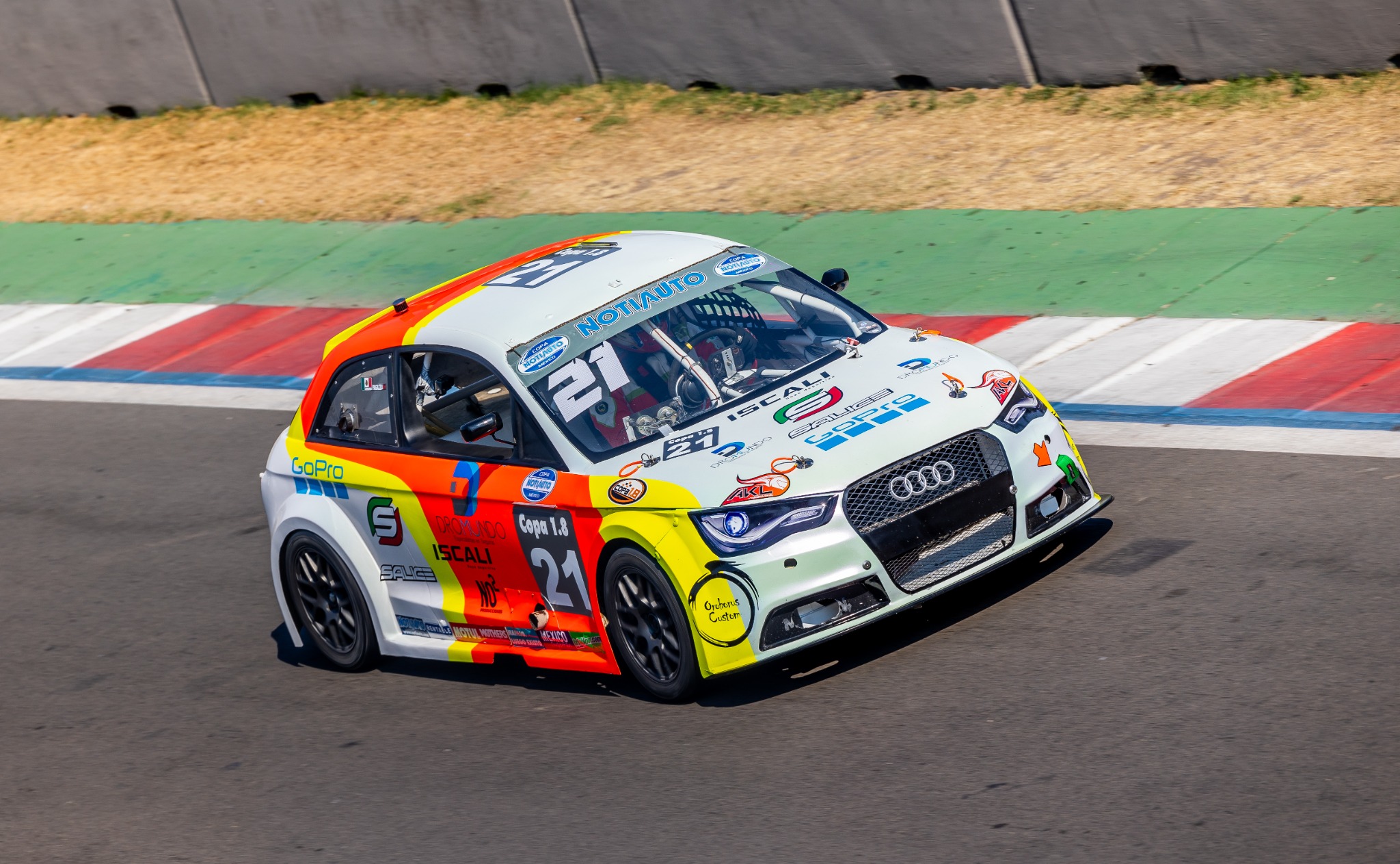 Auto de carreras AKL Racing